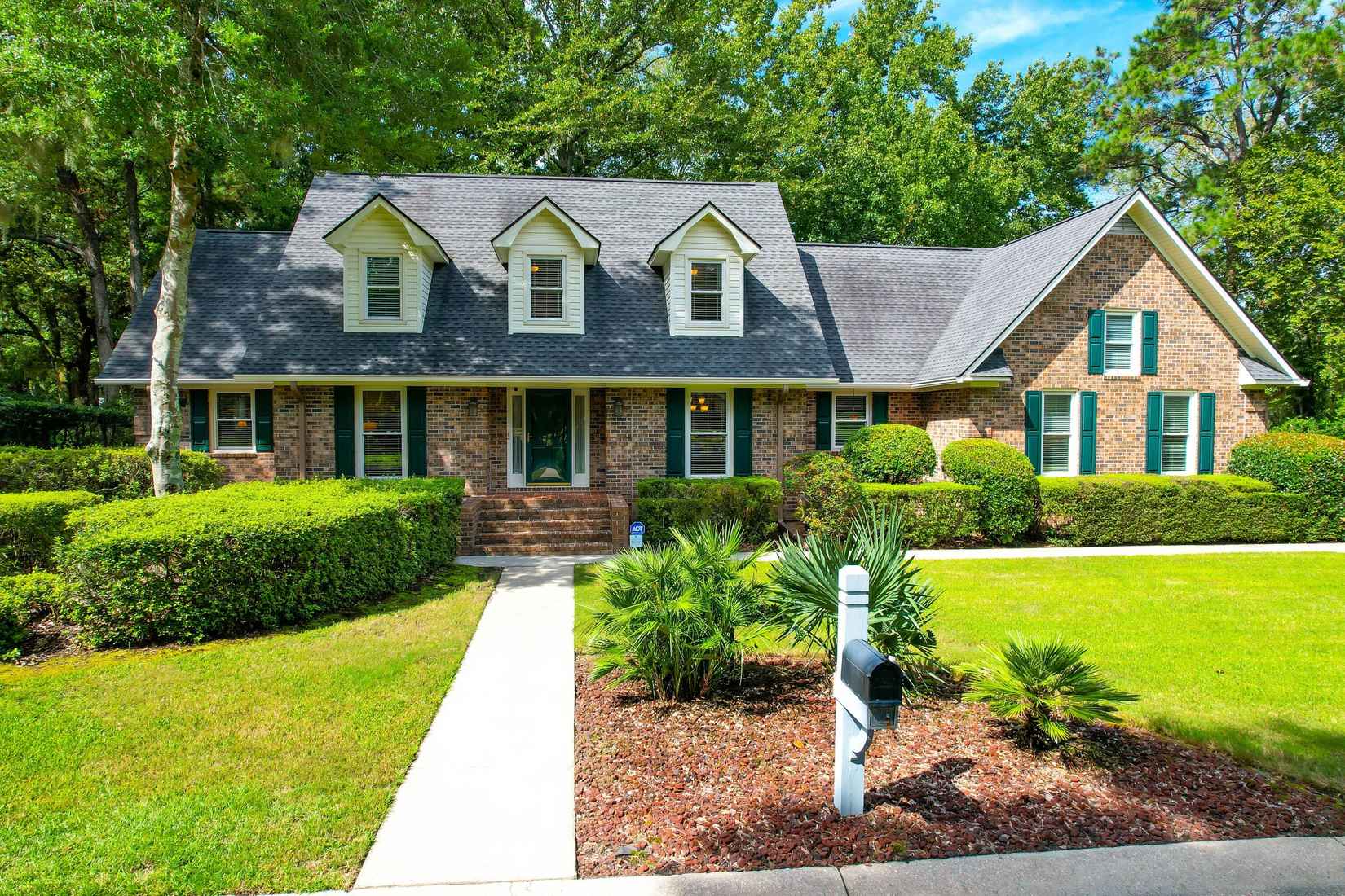 10 Trail Holw Dr  