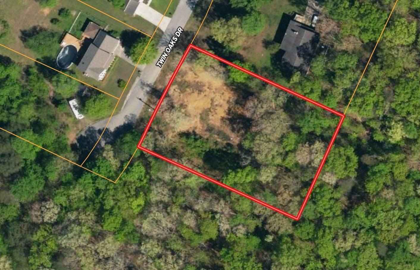 L11 Twin Oaks DR  
