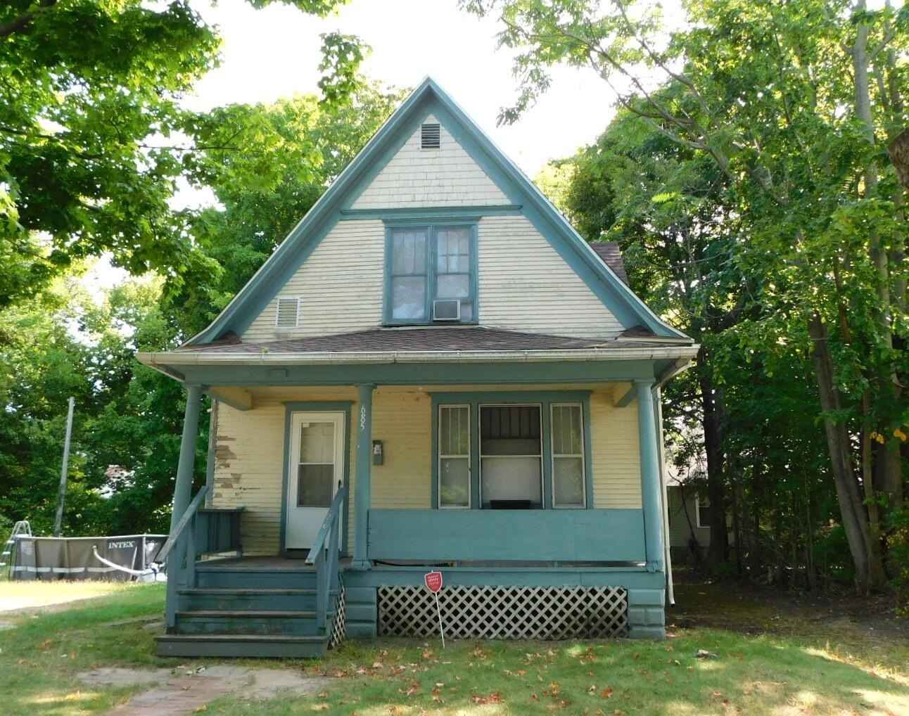 685 Superior St  