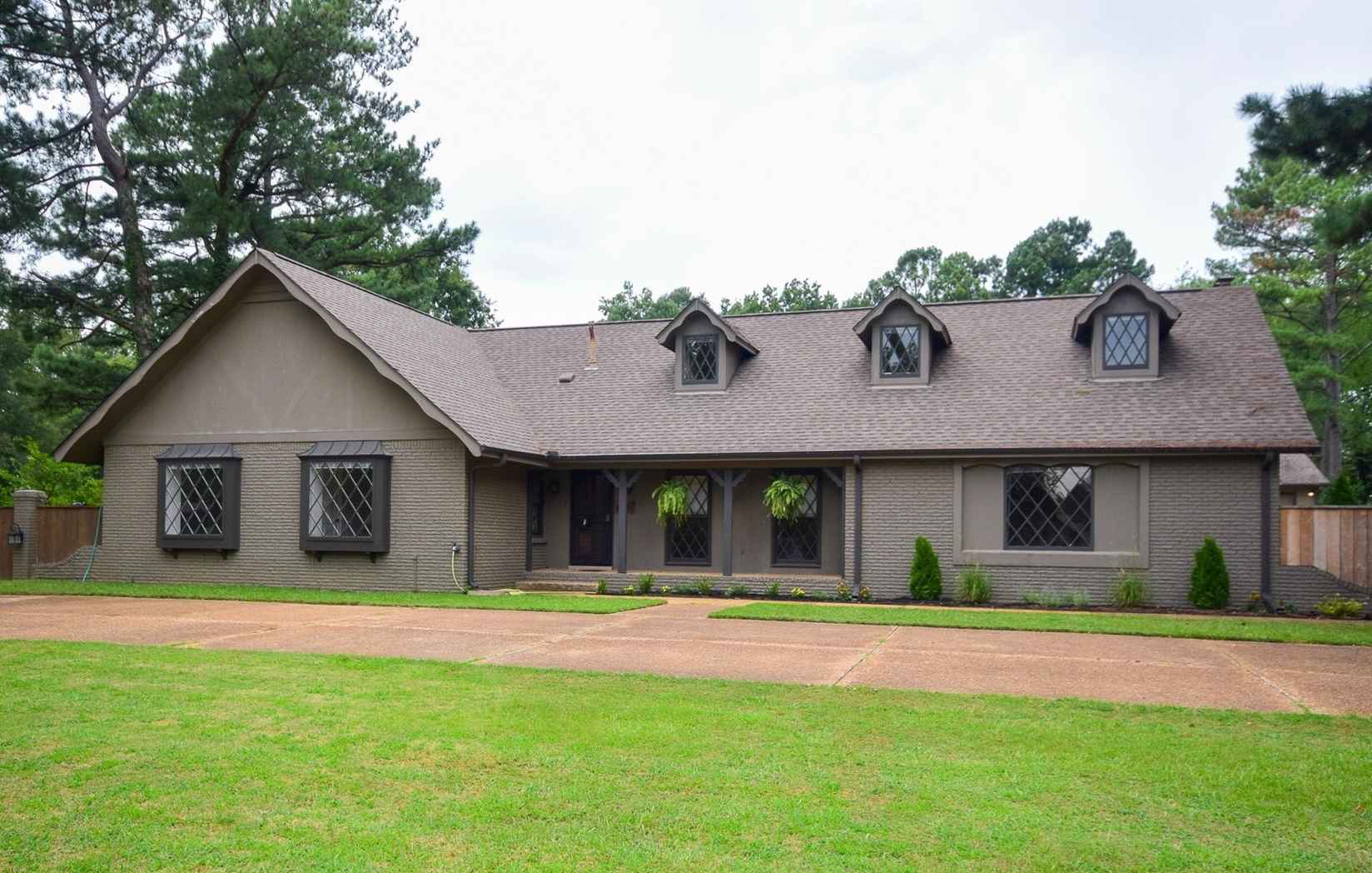3635 CRESTWYN  