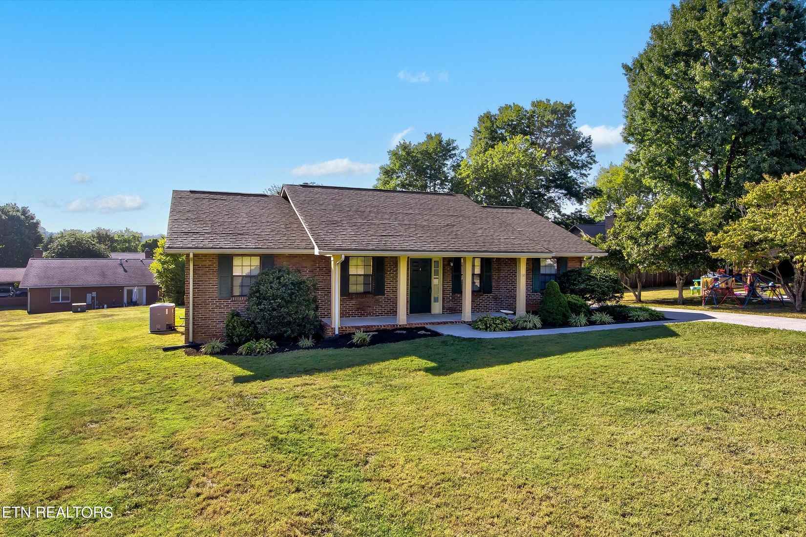 1505 WOODBURY CT  