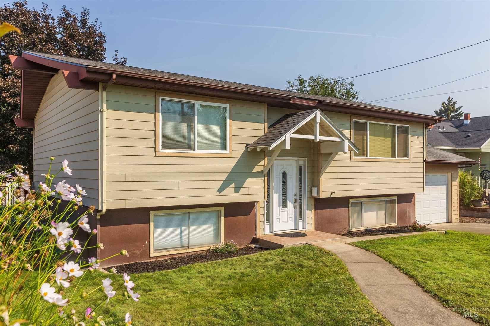 1236 Elm St  