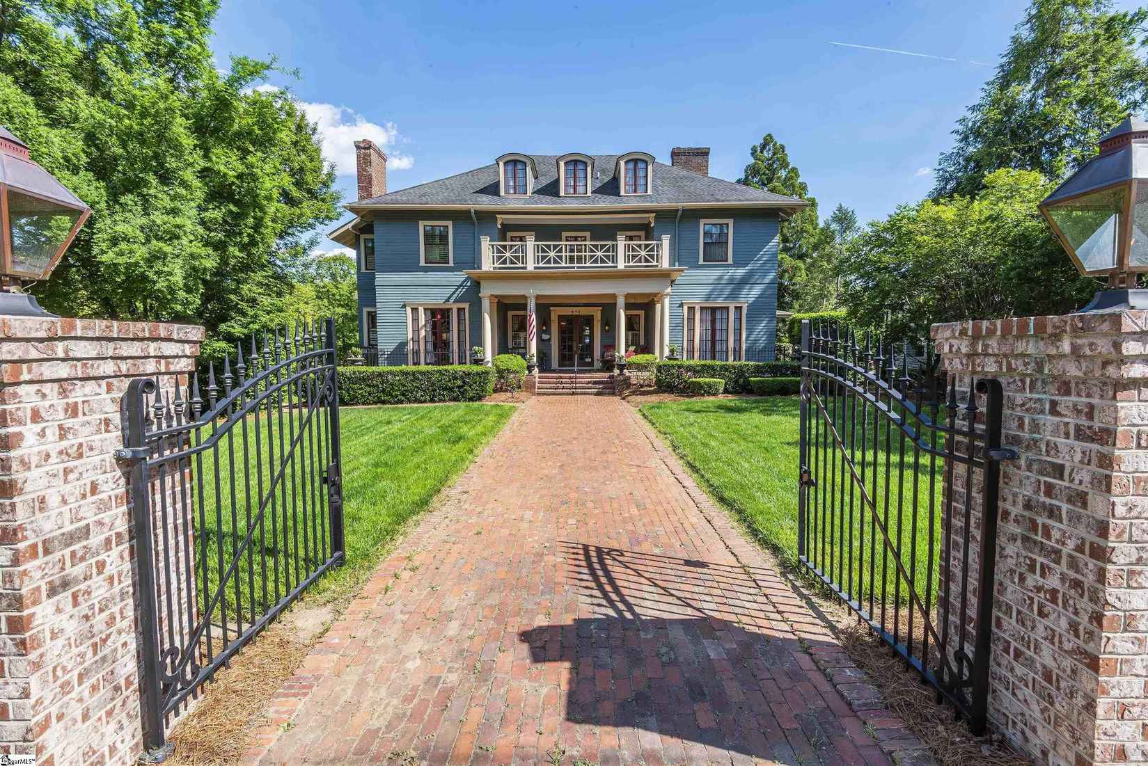 571 E Main St  
