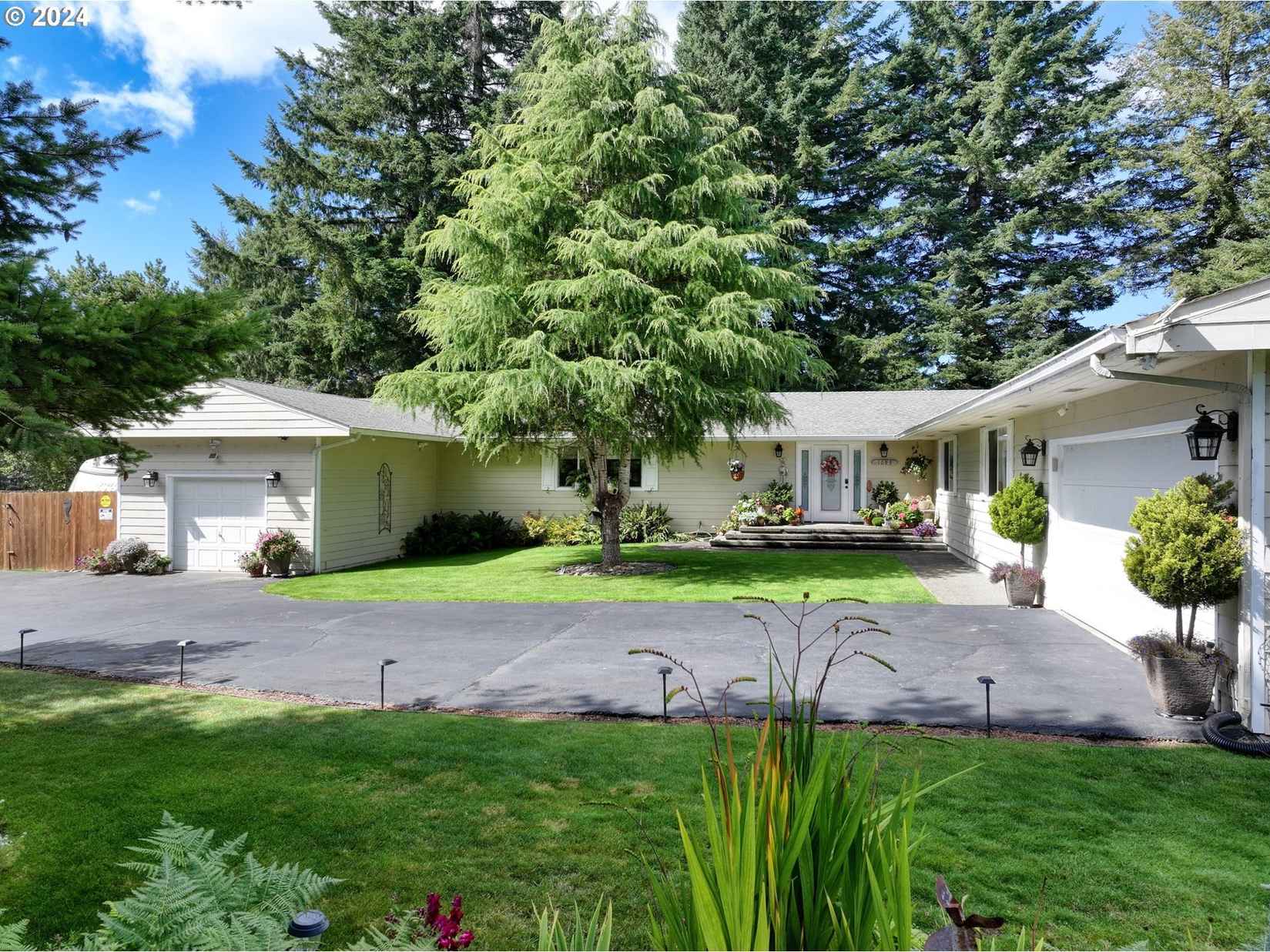1099 Parkview Dr  