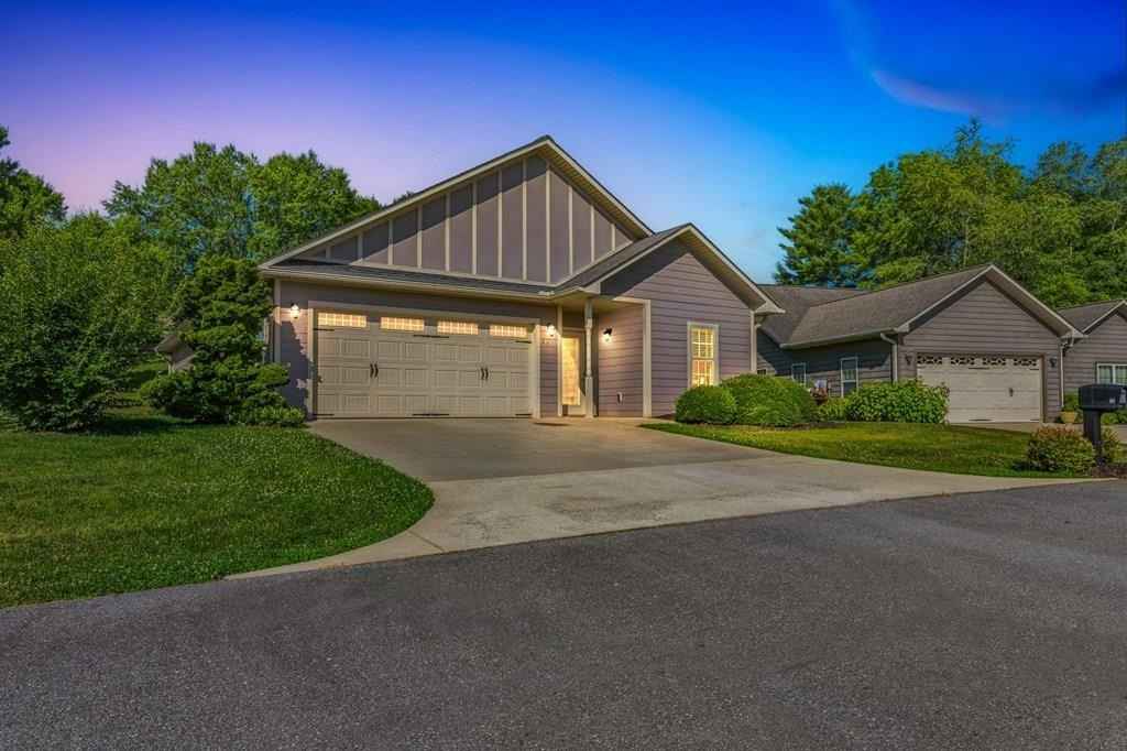 23 Riverwalk Cir  
