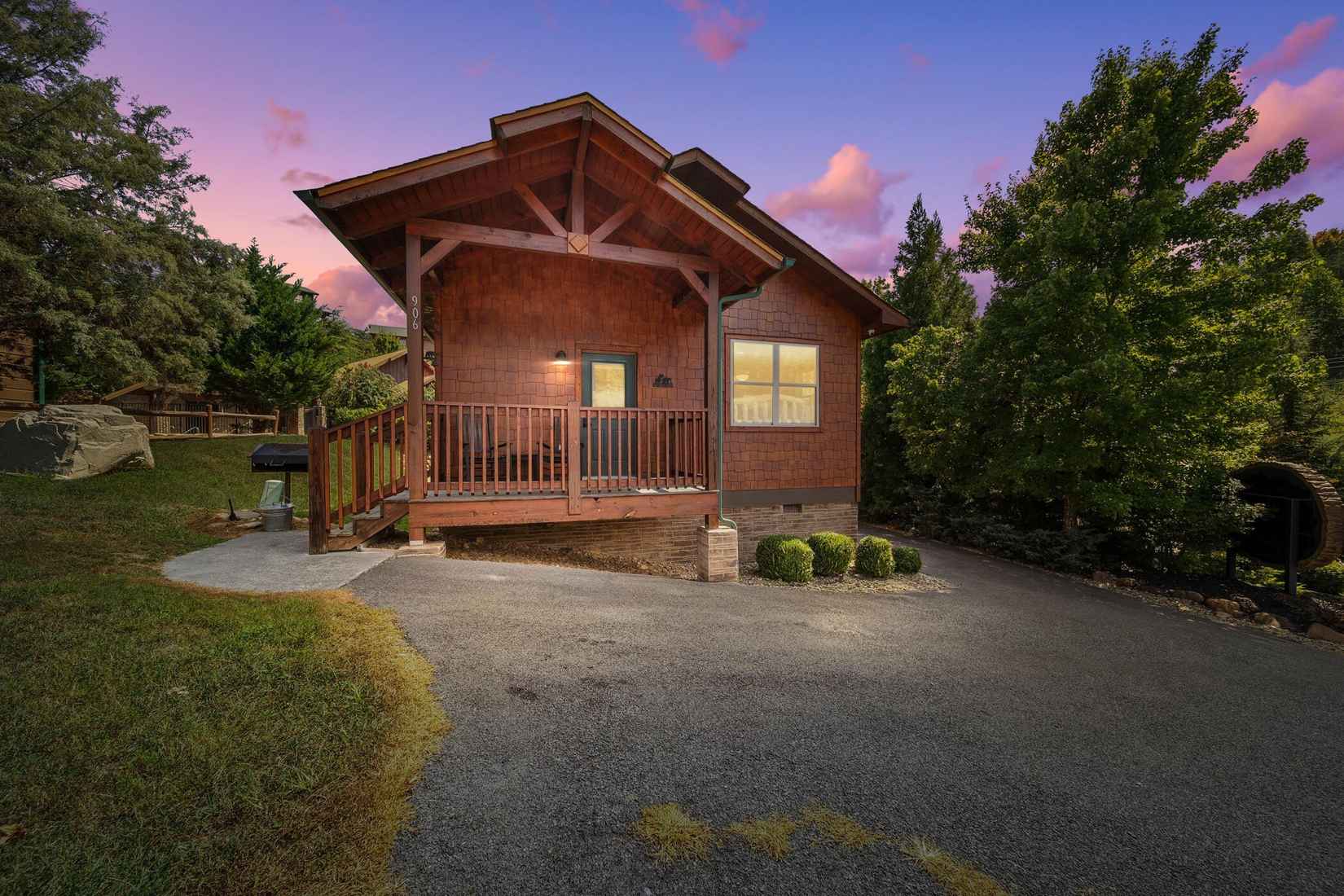 498 Parkview Cir  