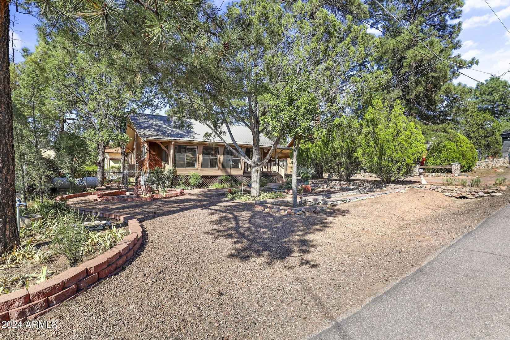 204 W Pinecone Cir  