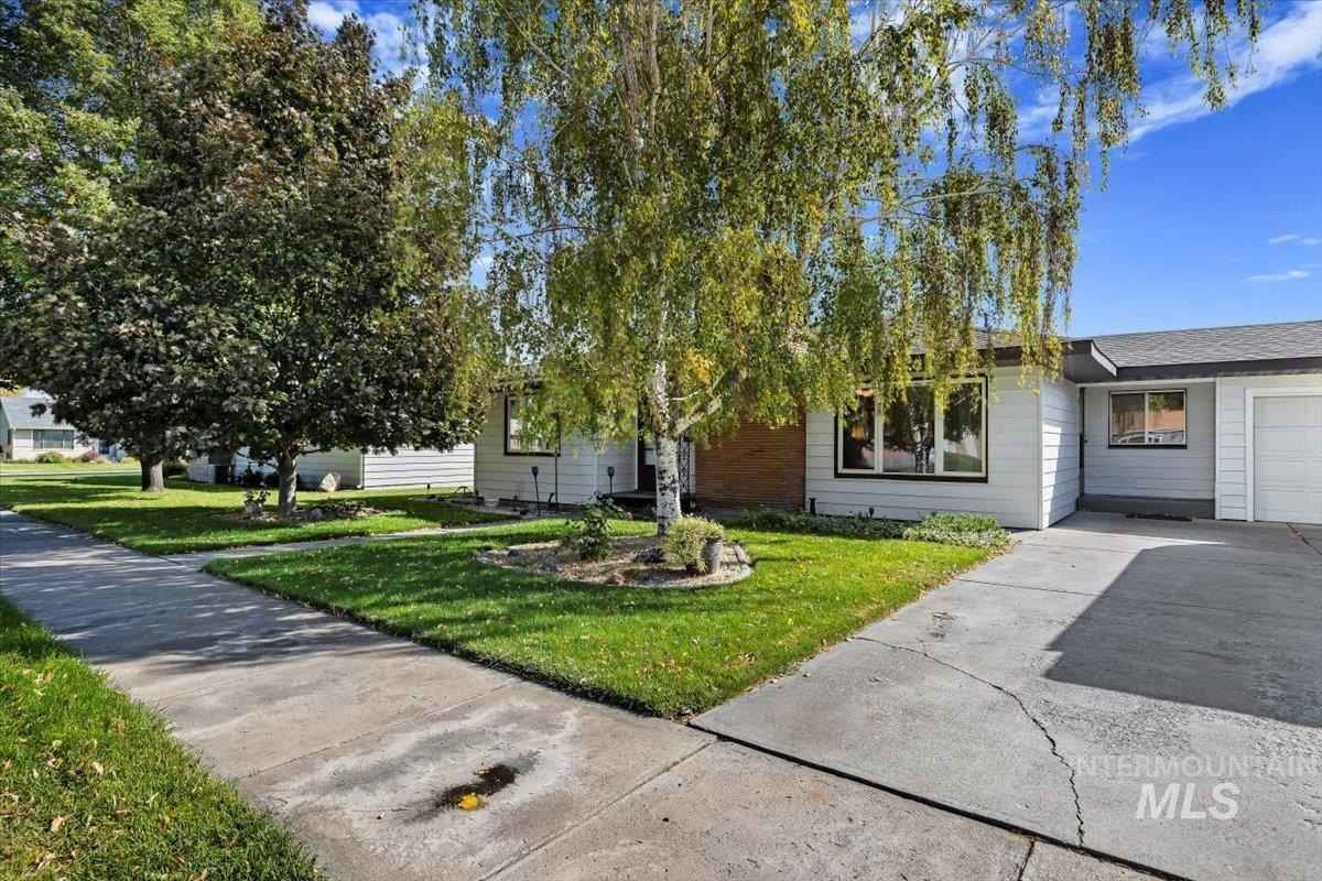 2011 Oakley Ave  