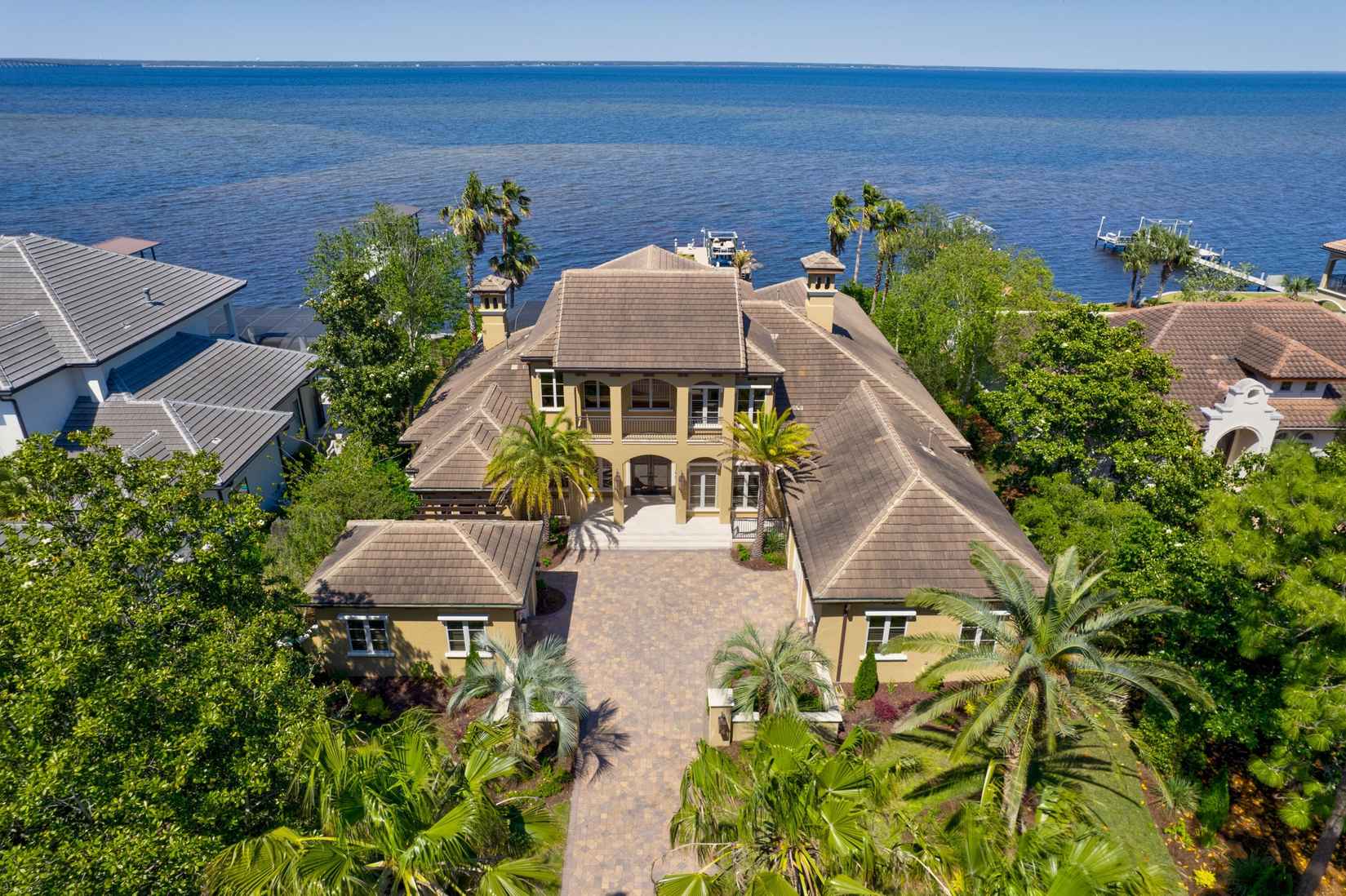 446 Admiral Ct  
