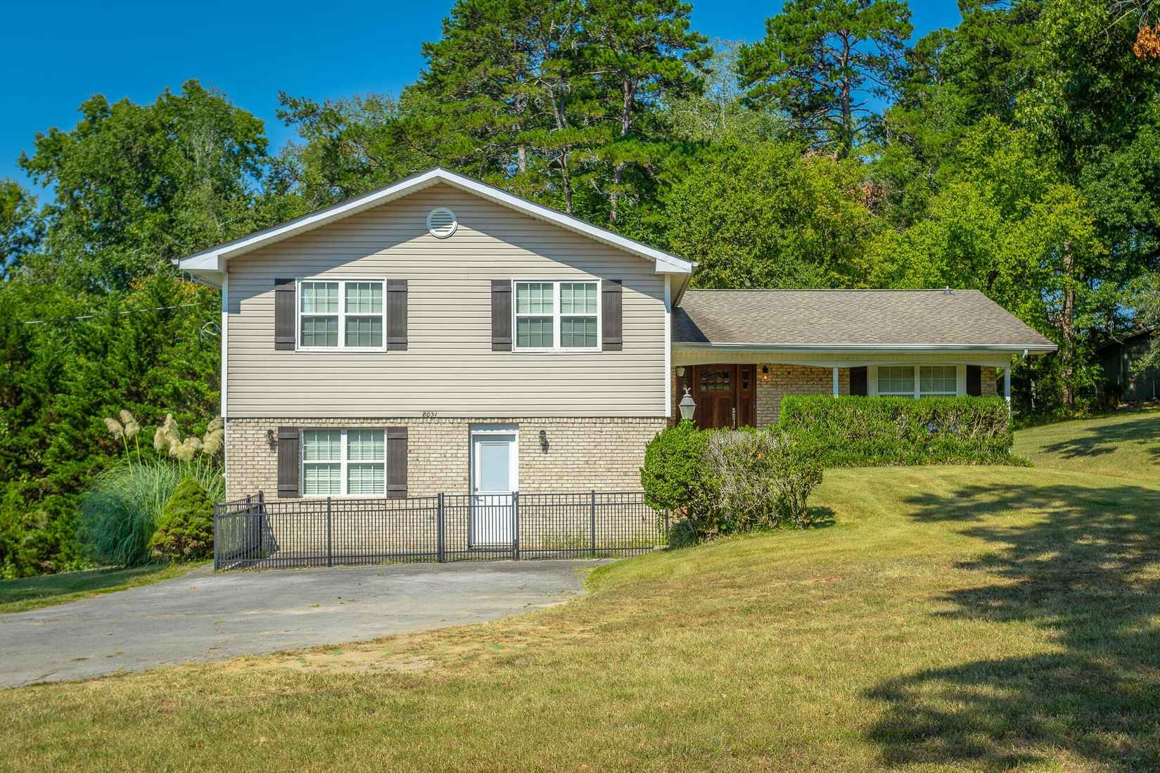8031 Middle Vly Rd  