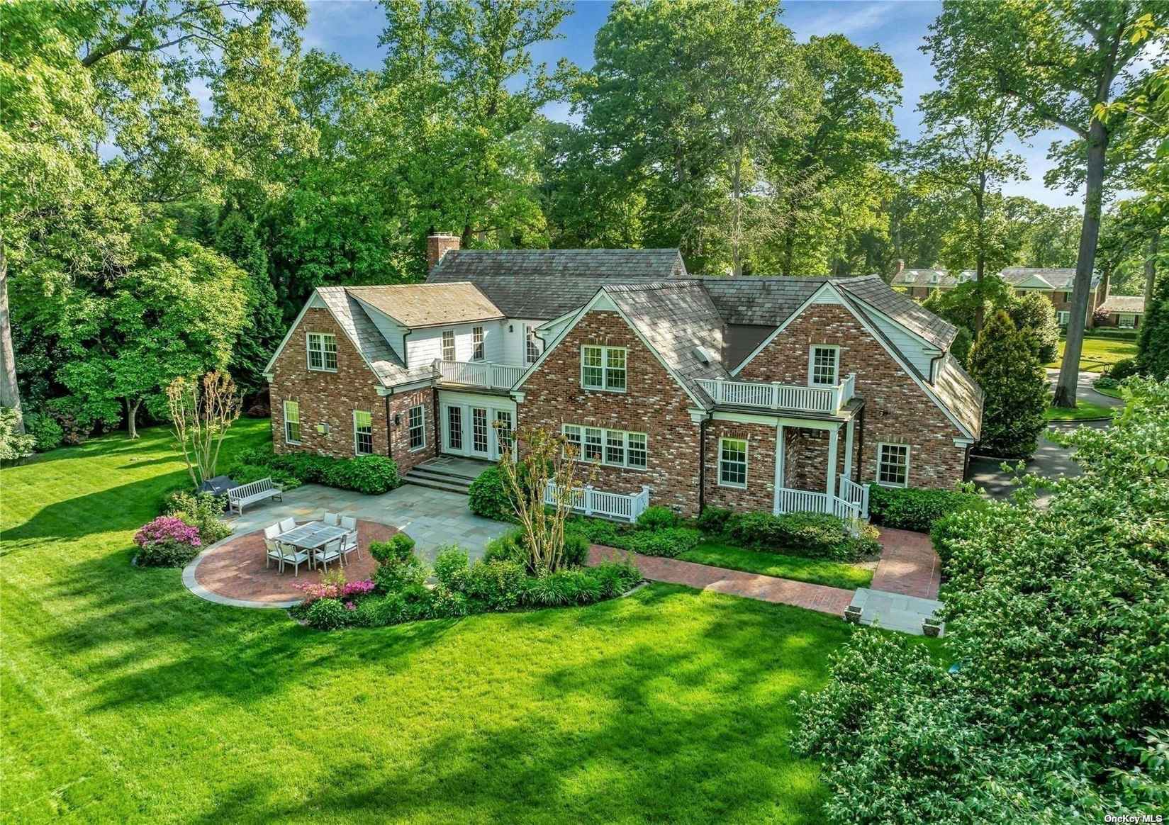 508 Manhasset Woods Rd  