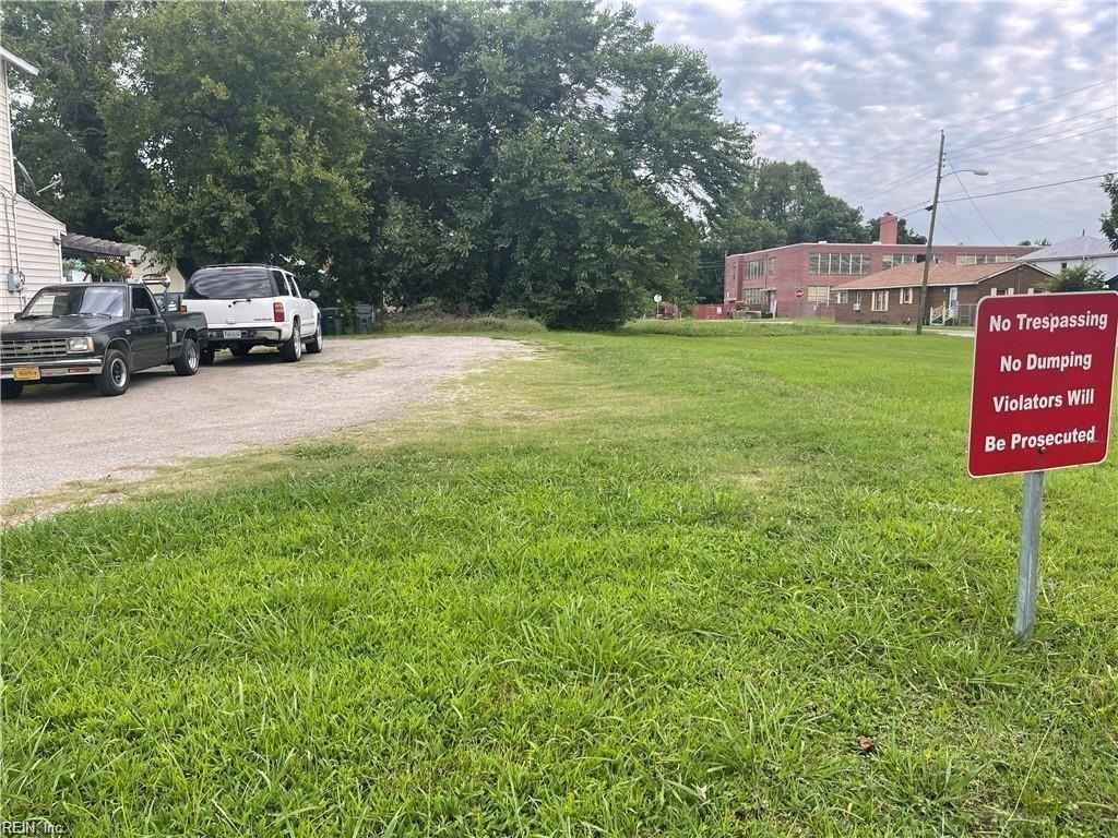 1603 E Washington St  