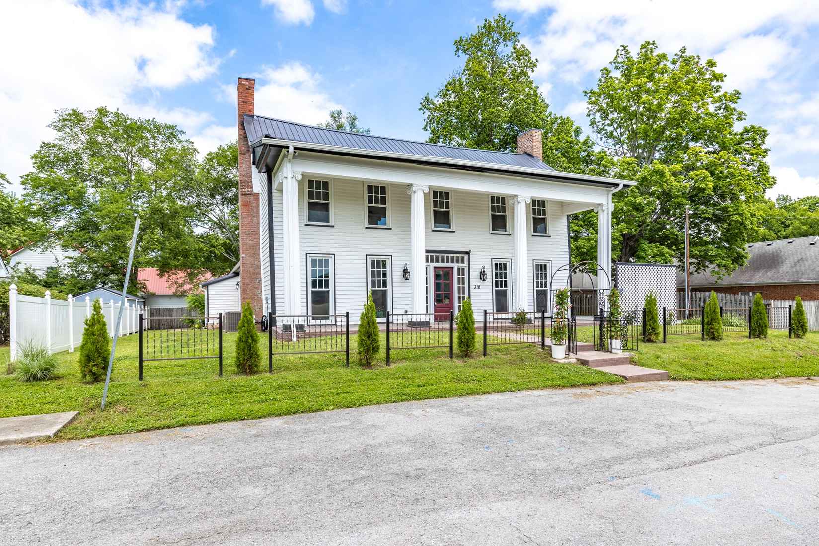 310 E Franklin St E  
