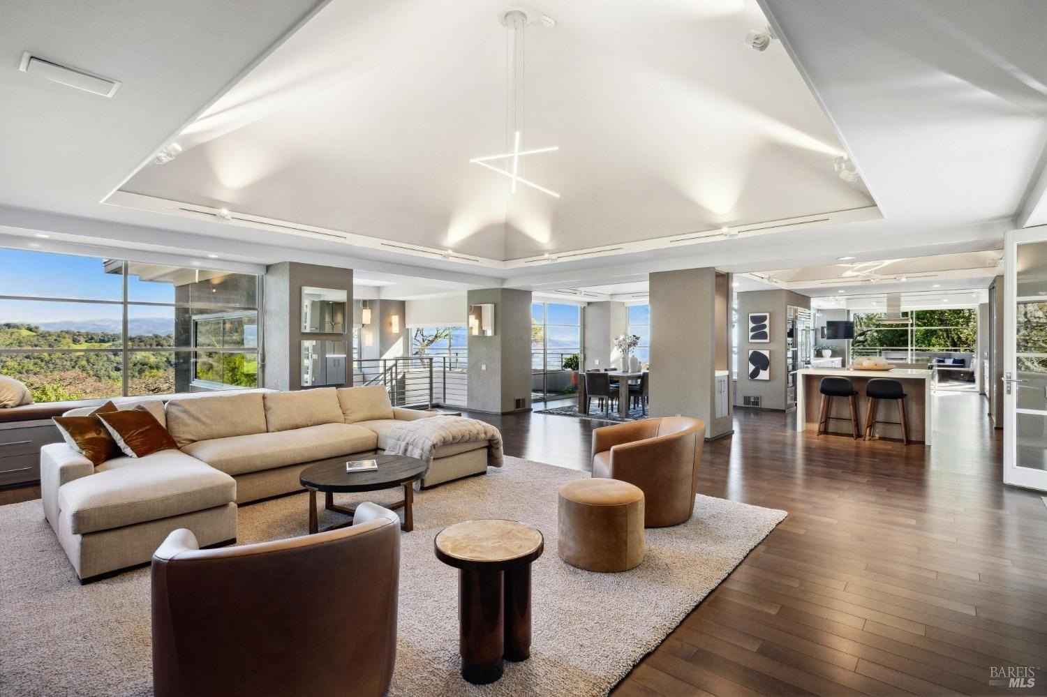 3685 White Alder  