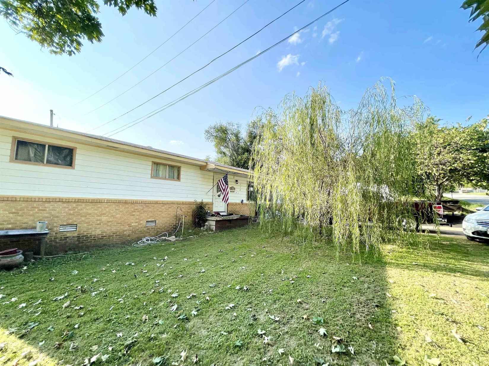 112 N Cedar St  
