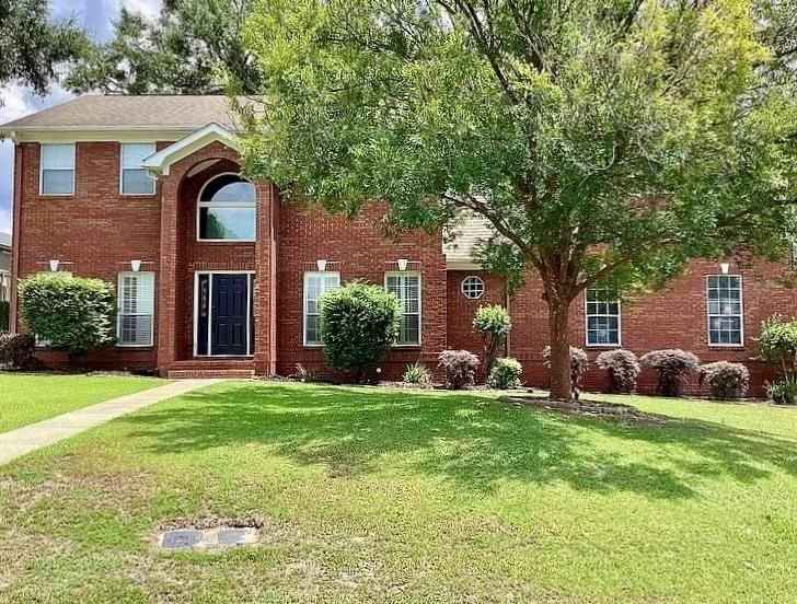 100 Lake Rdg Dr  