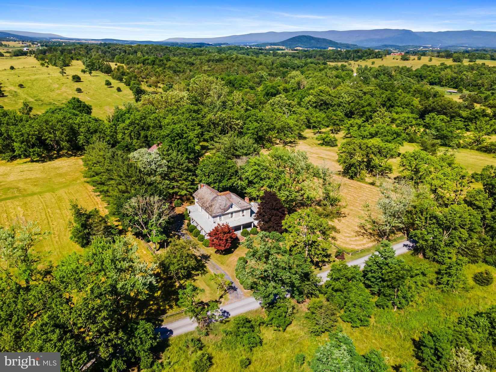 2165 S MIDDLE Rd  