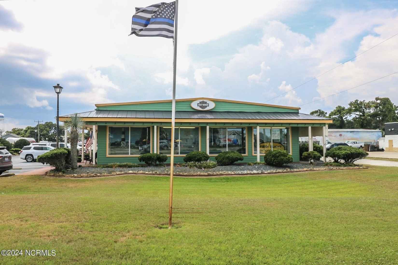 1808 S Croatan Hwy  
