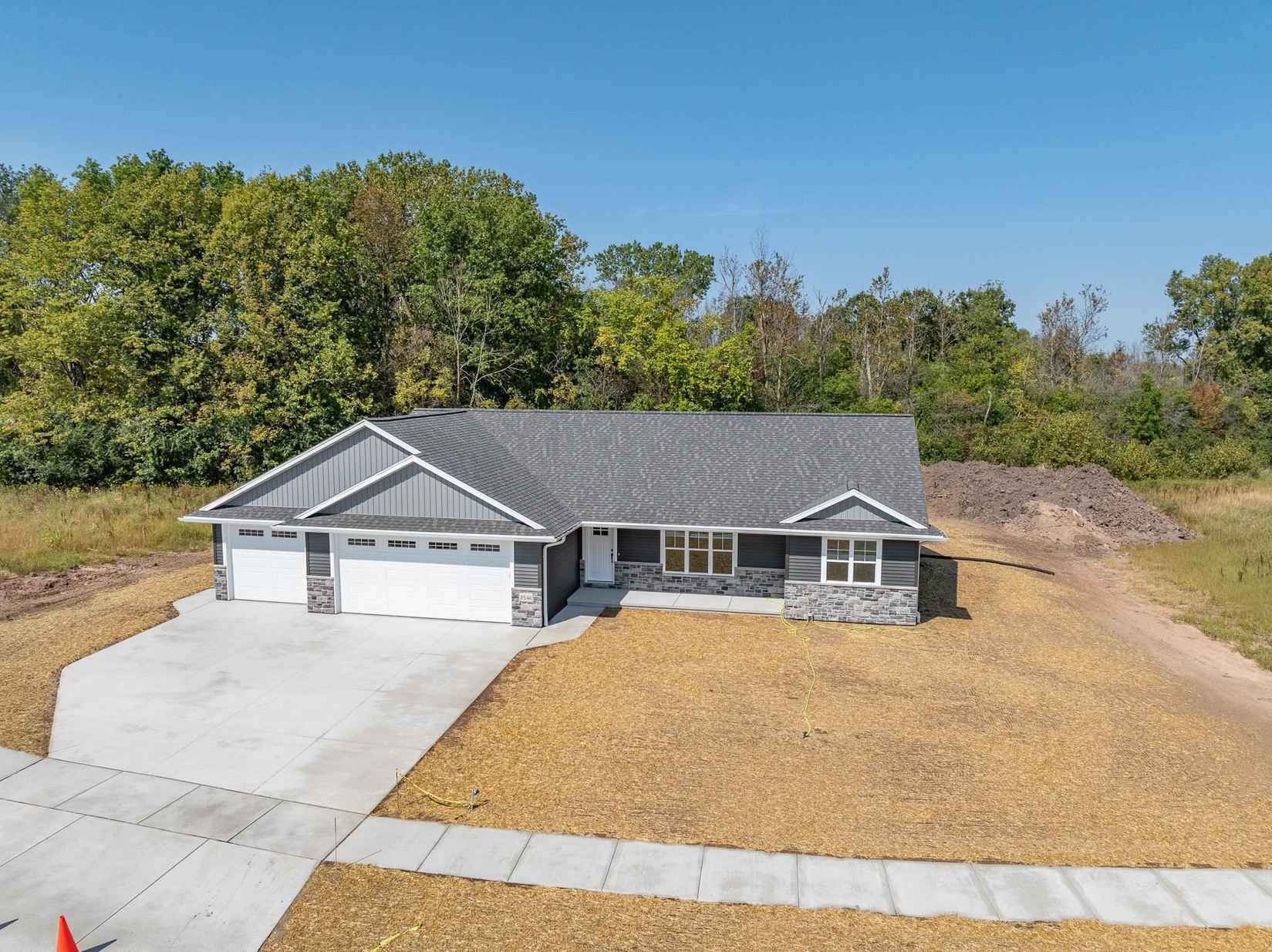 2546 MEYER Way  