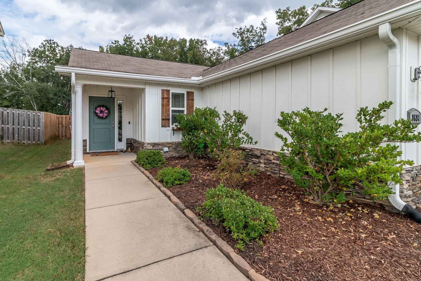 1684 TRALEE Ct  