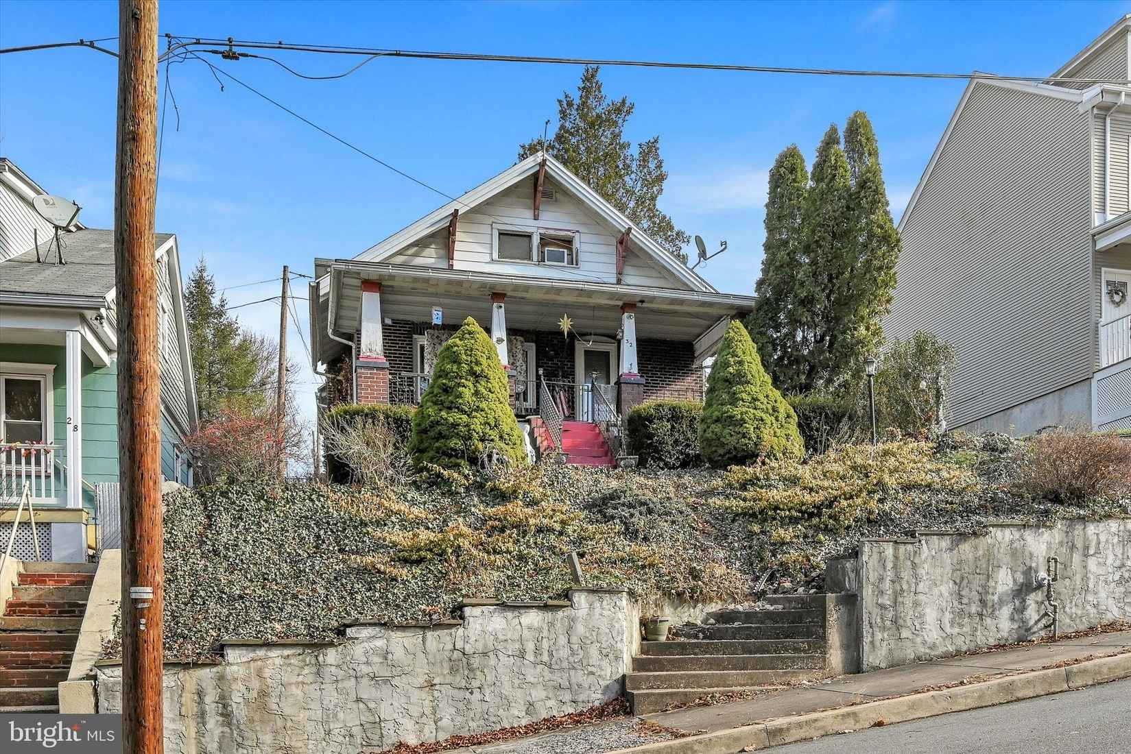 32 S Jackson St  