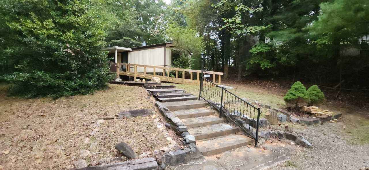 702 Jamestown Rd  