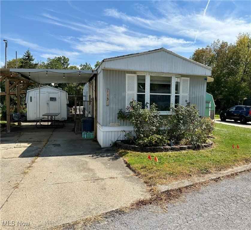 113 Lakeside Way SW  