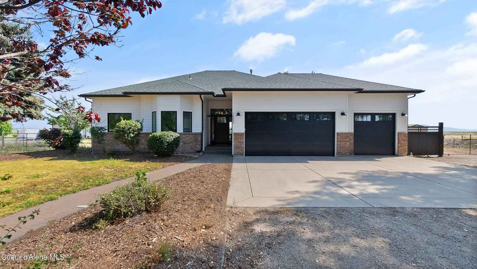 1952 W DIAMOND BAR Rd  
