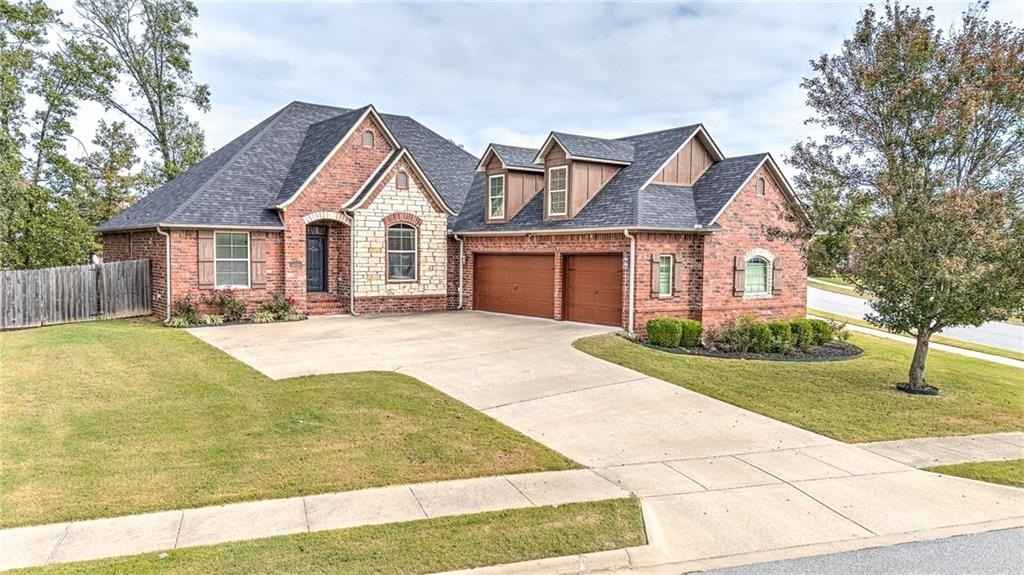 207 NW Tall Oaks AVE  