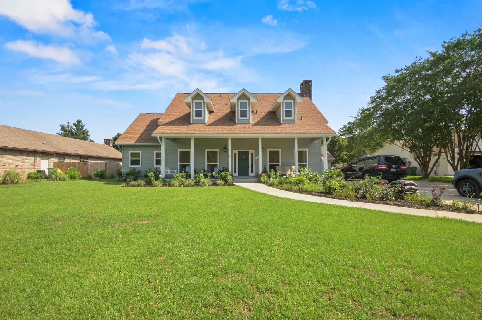 113 W Hampton Ct  