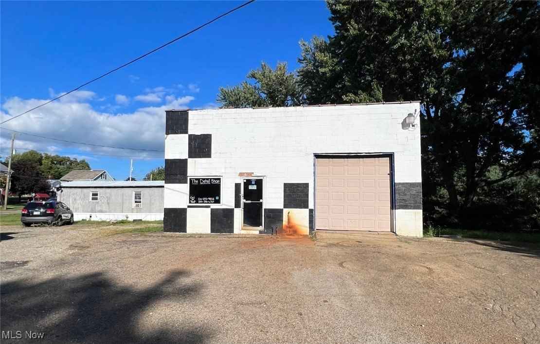 8050 Kensington Rd NE  