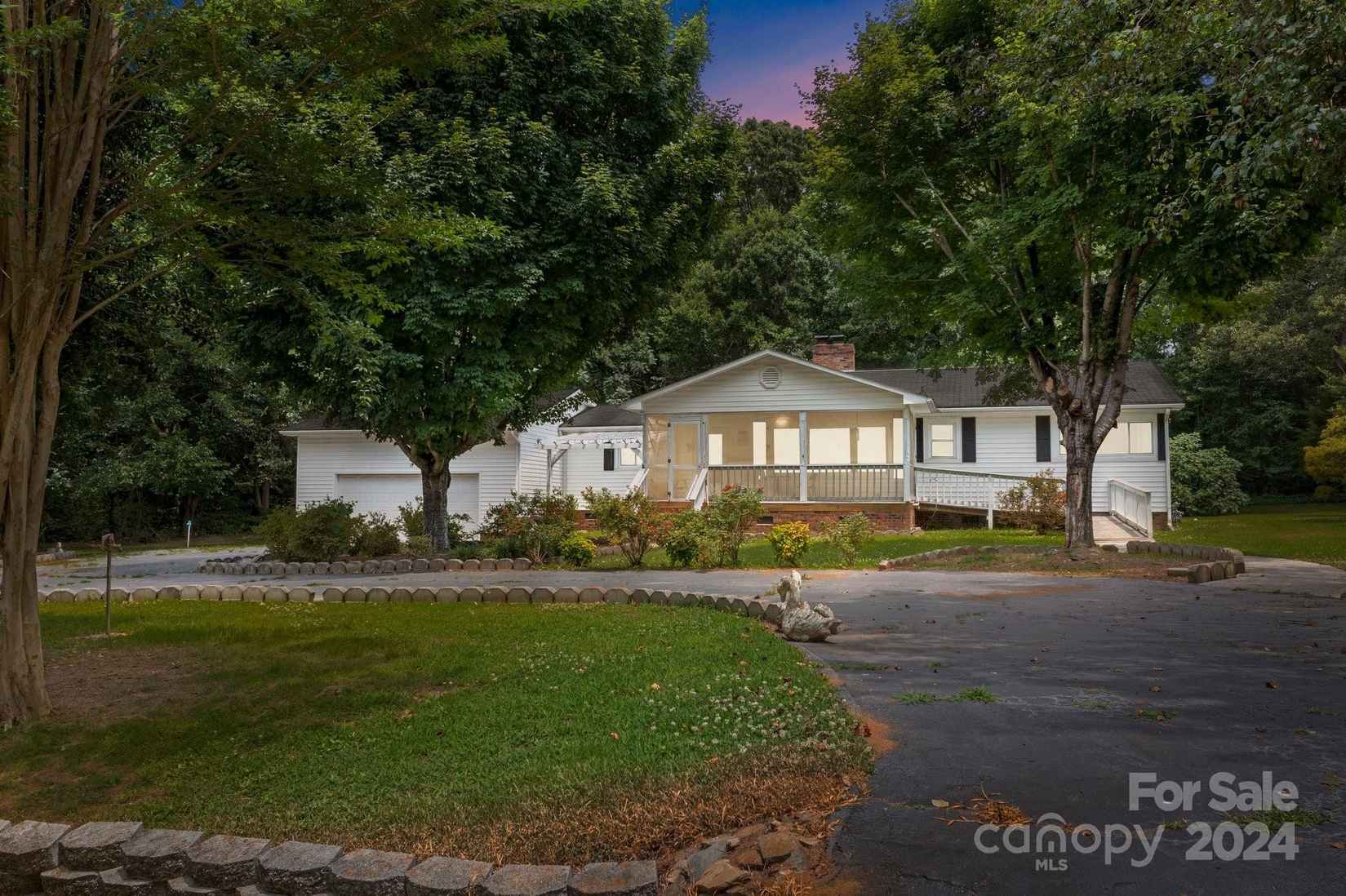 400 Nestlewood Ln  