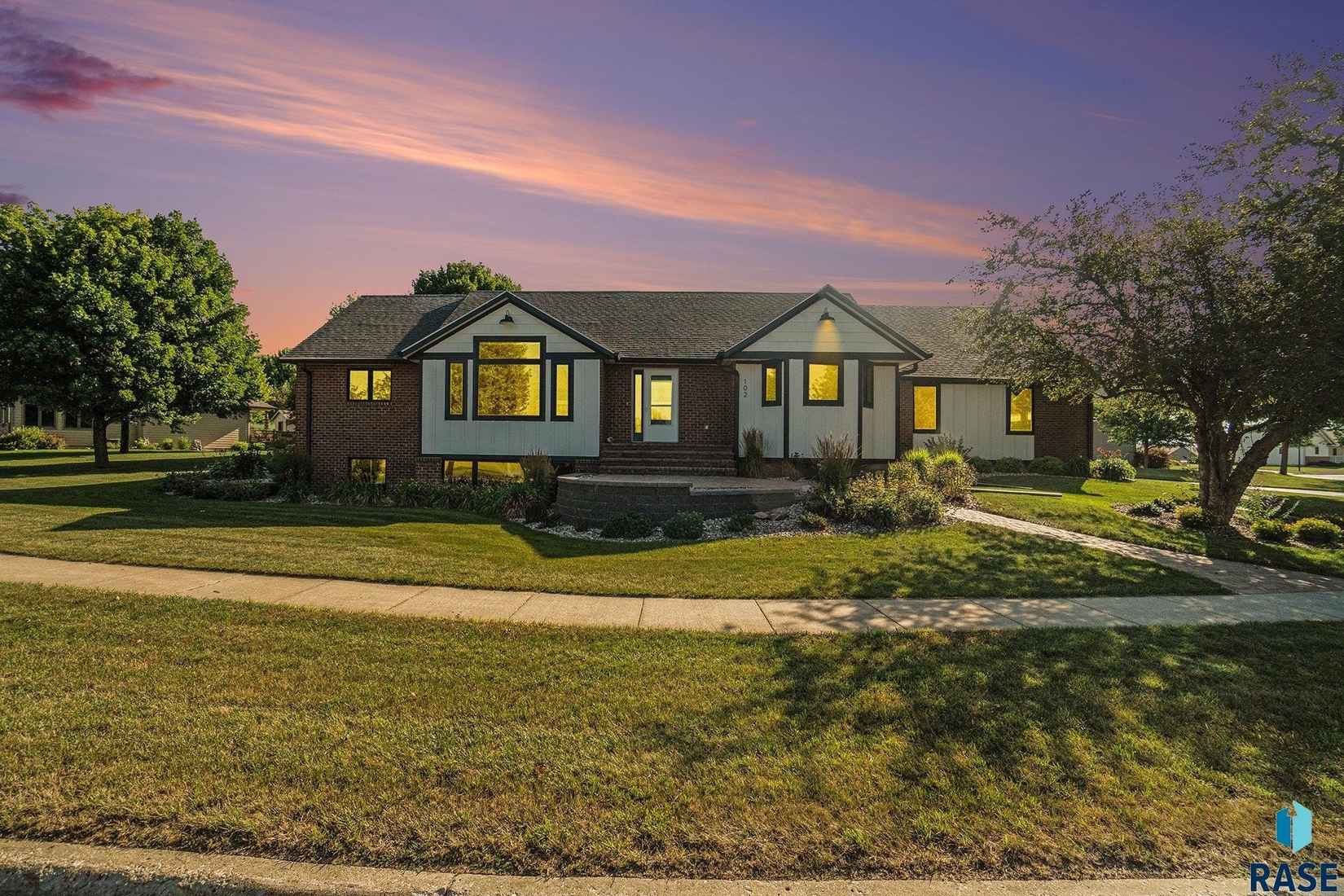 102 W Veterans Dr  