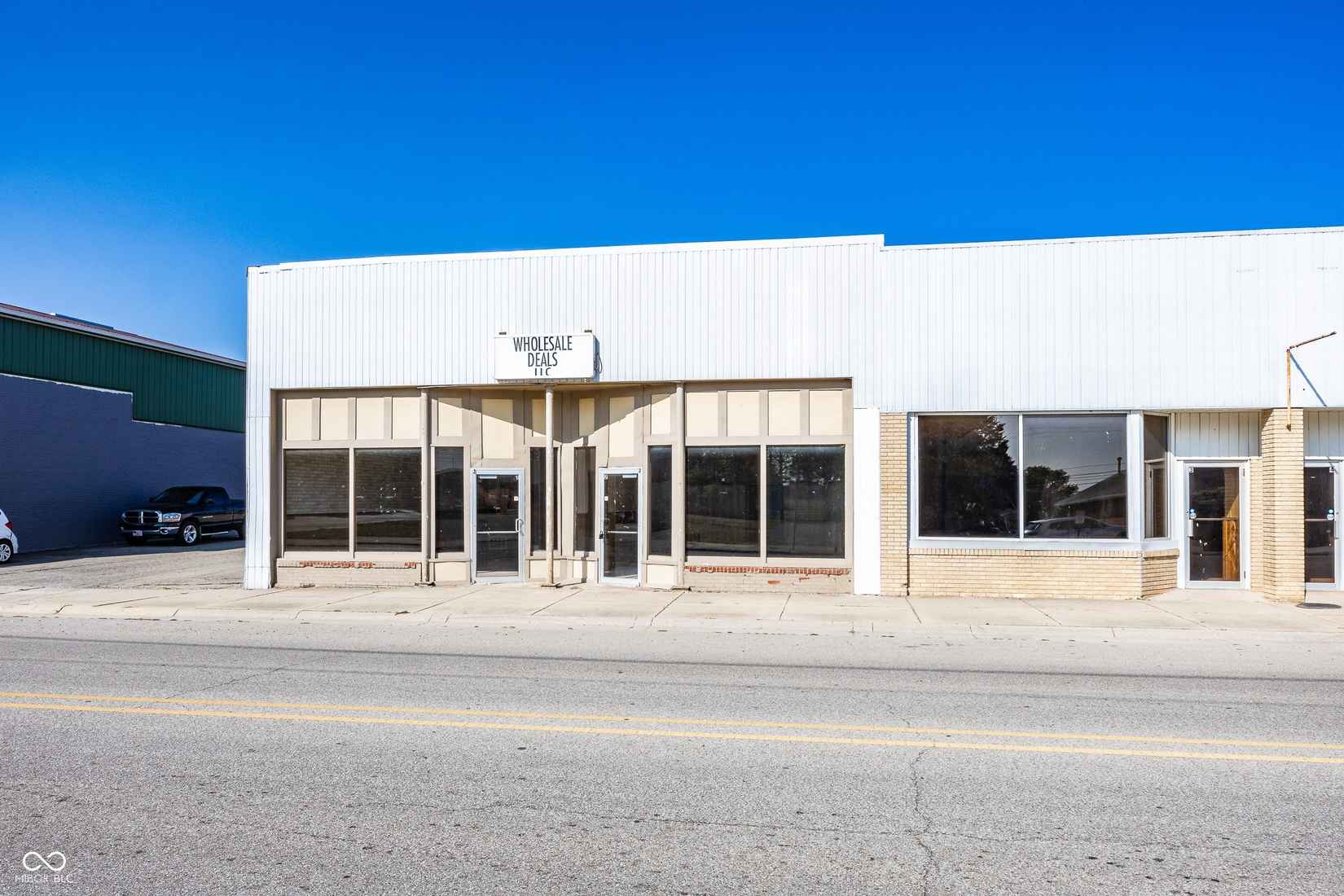 323 Main St  