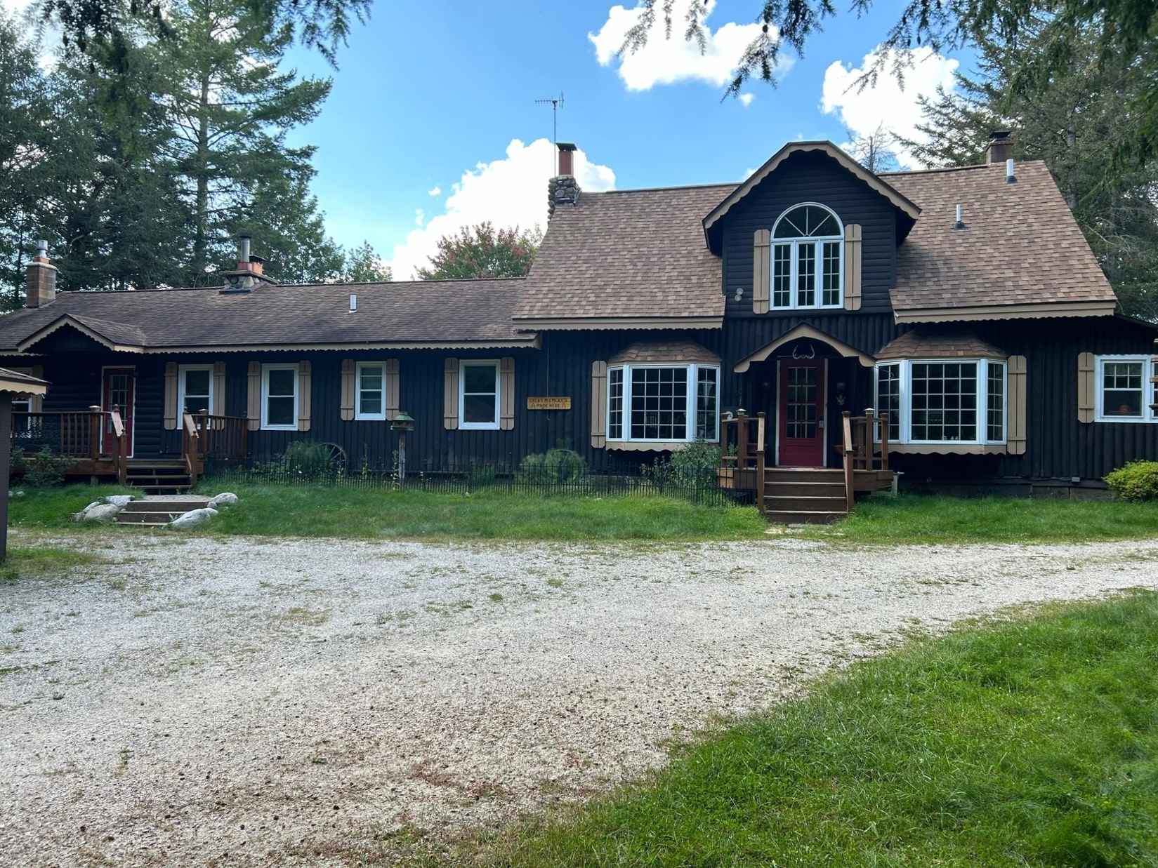 7533 RUSTIC LN  