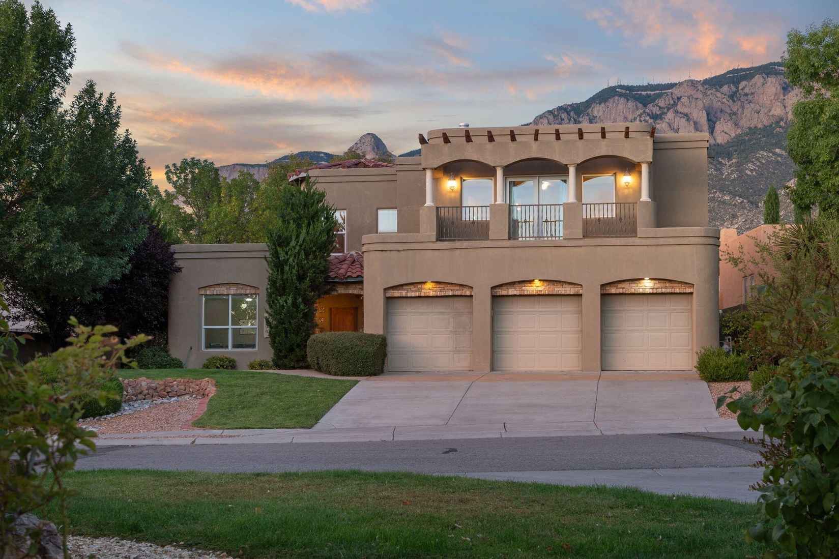 8608 Pristine Dr NE  