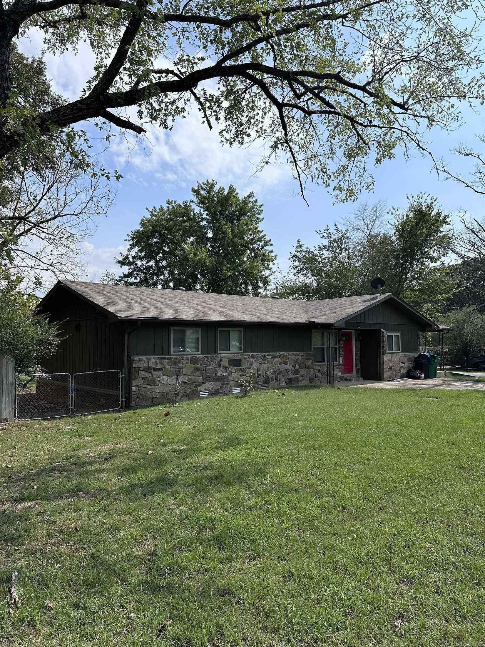 112 Cedar Crst St  