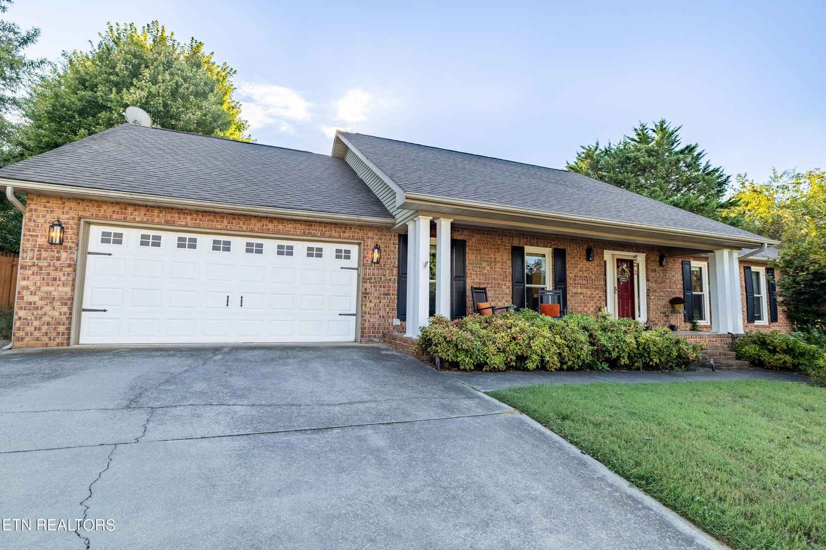 503 Montgomery Ln  