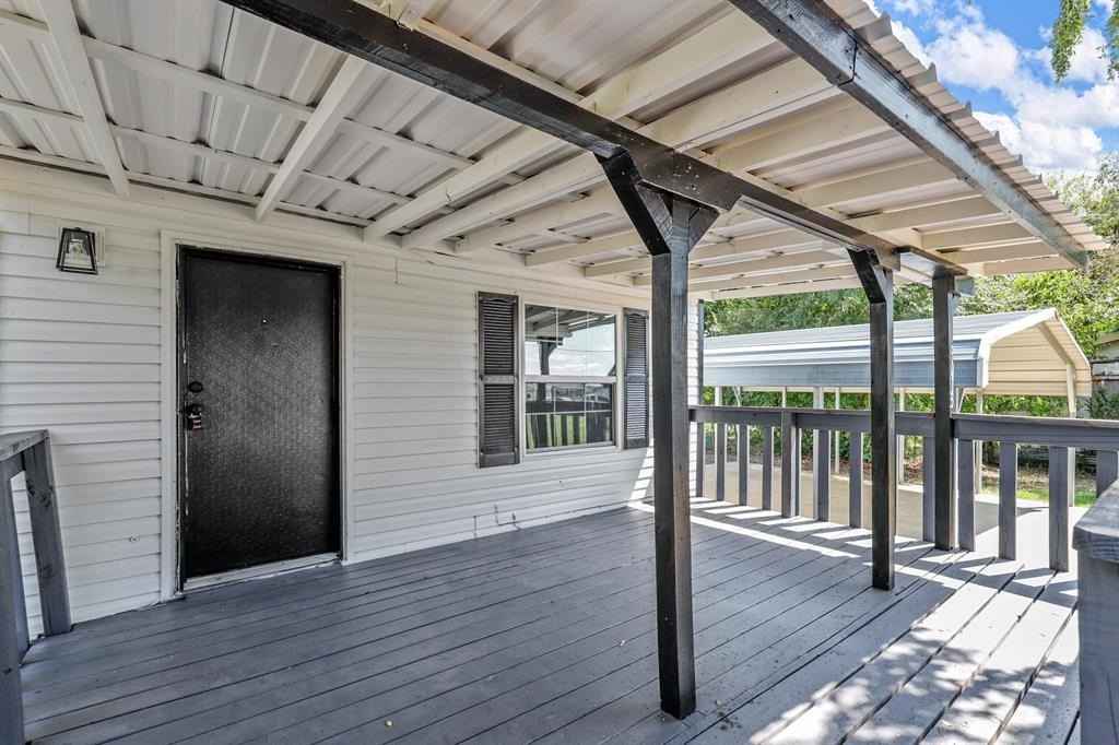 9013 Holly Rd  