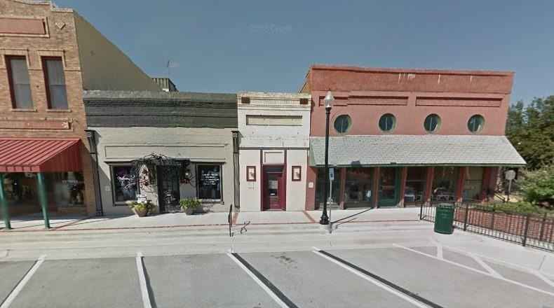 102 W Main St  