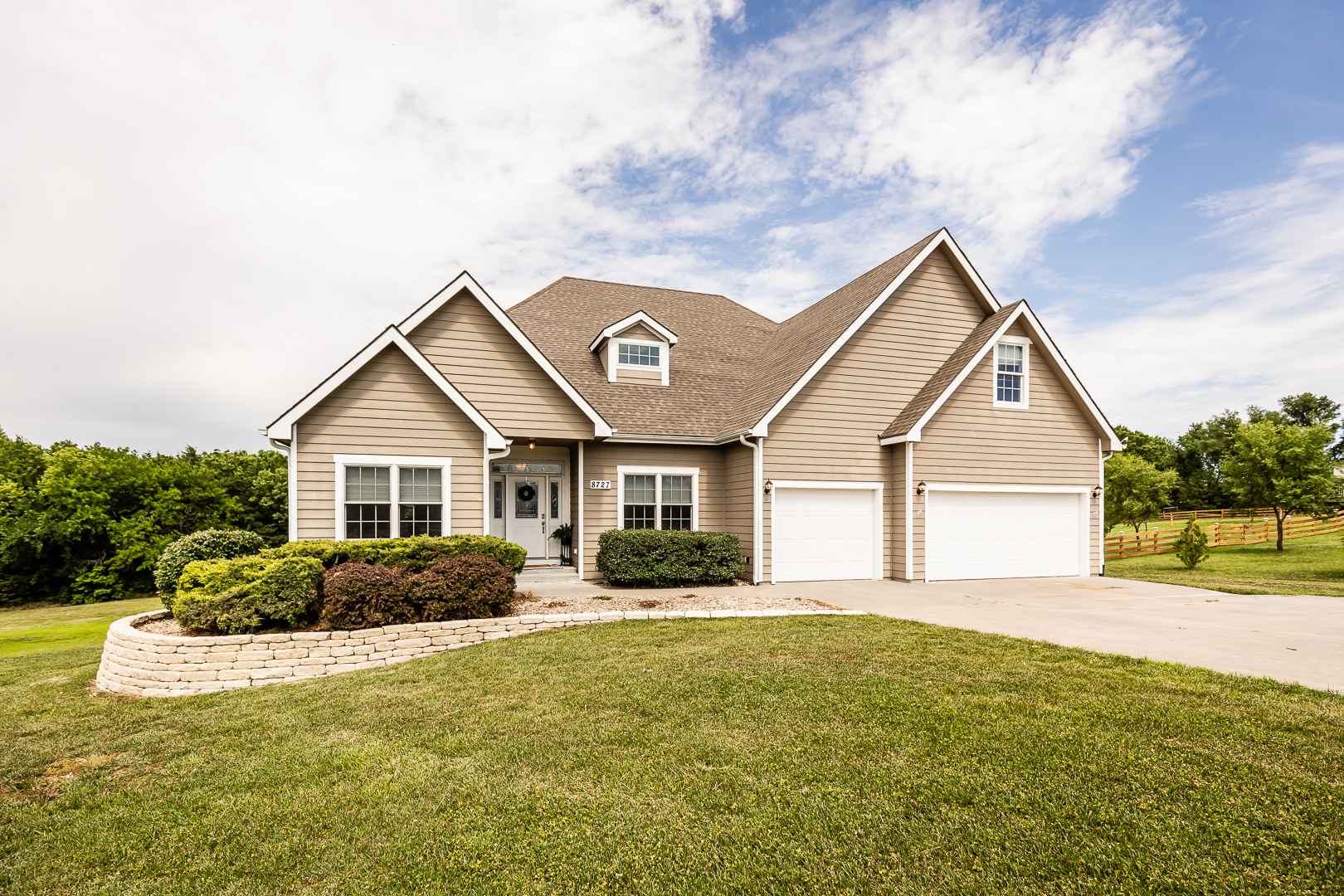 8727 N Frk Dr  