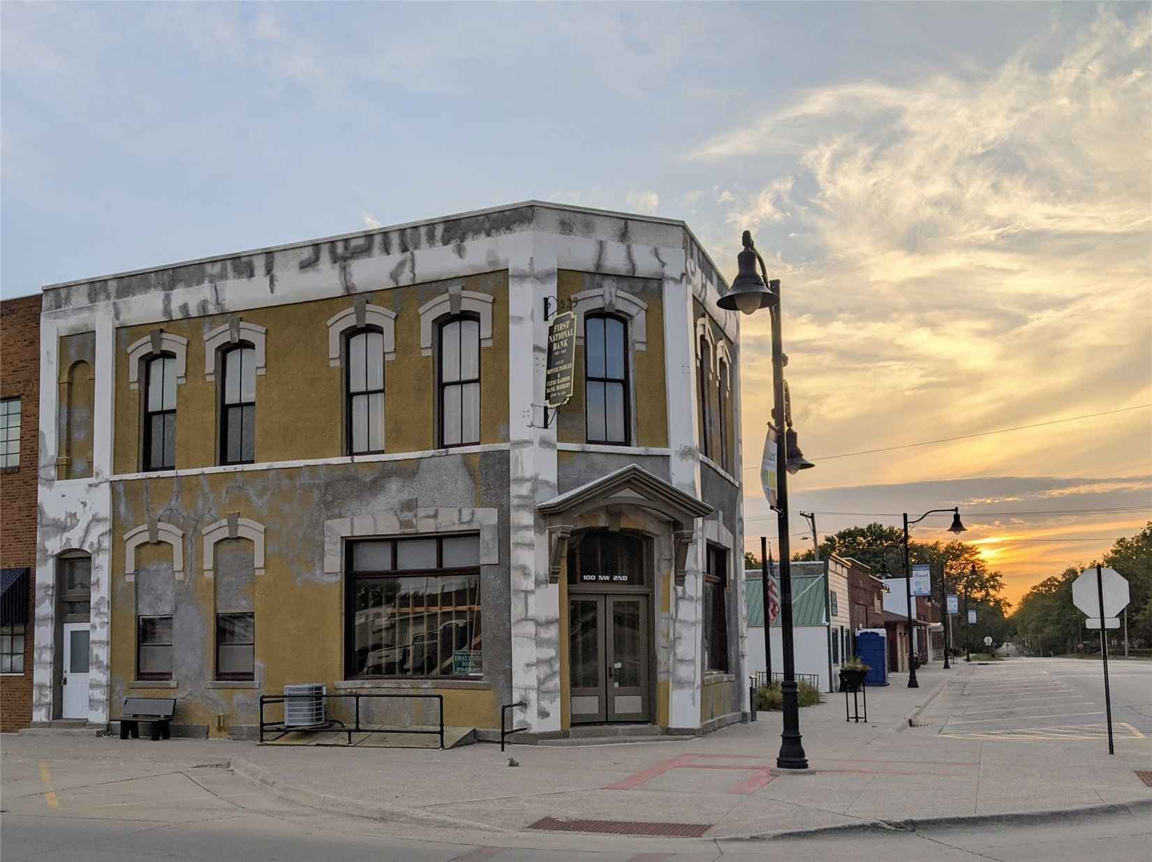 100 NW 2nd St  