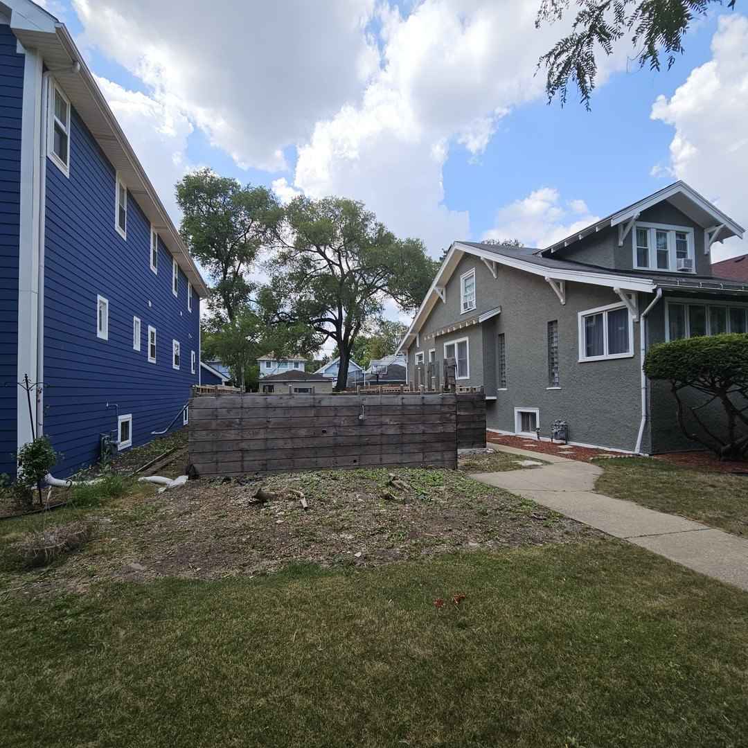 1143 Clinton Ave  