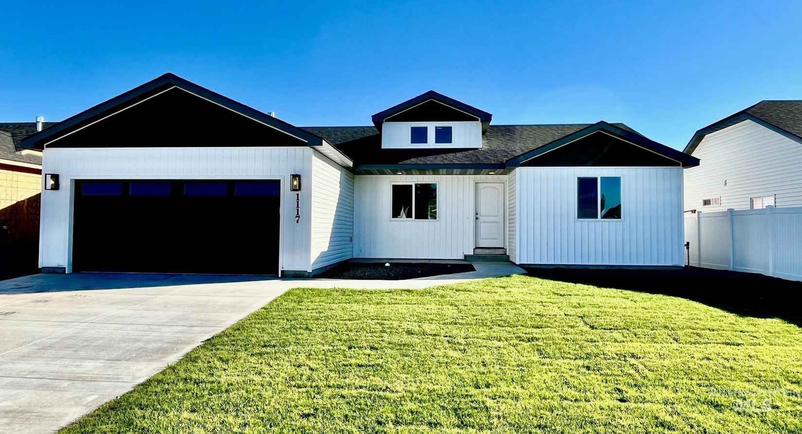 1117 Meadow Lake Loop  