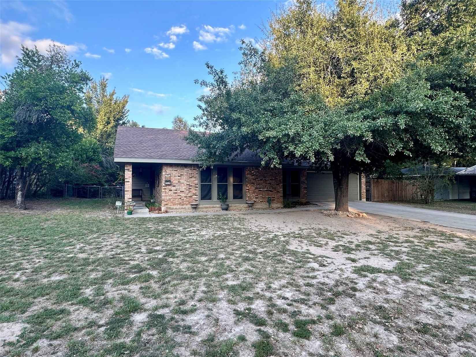 404 Alamo Dr  