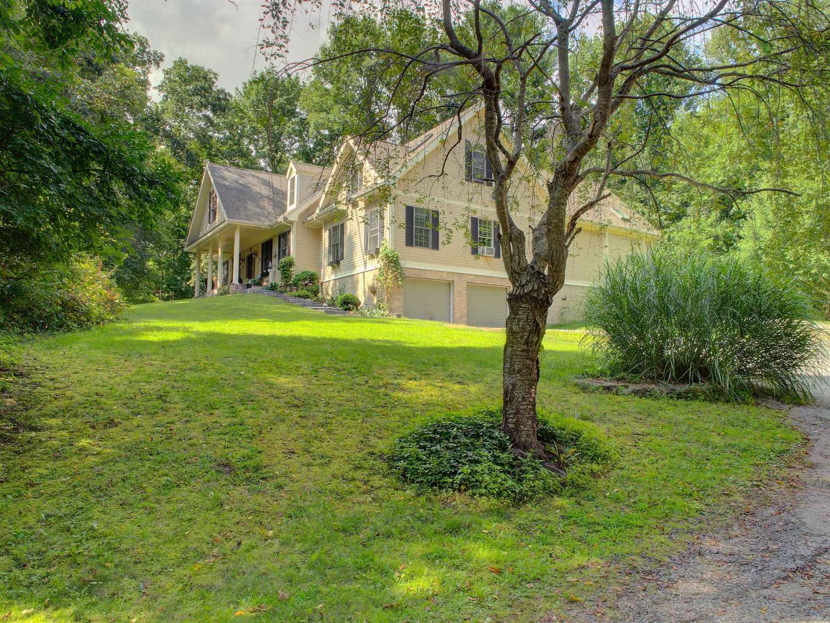 72 Wolf Den Rd  