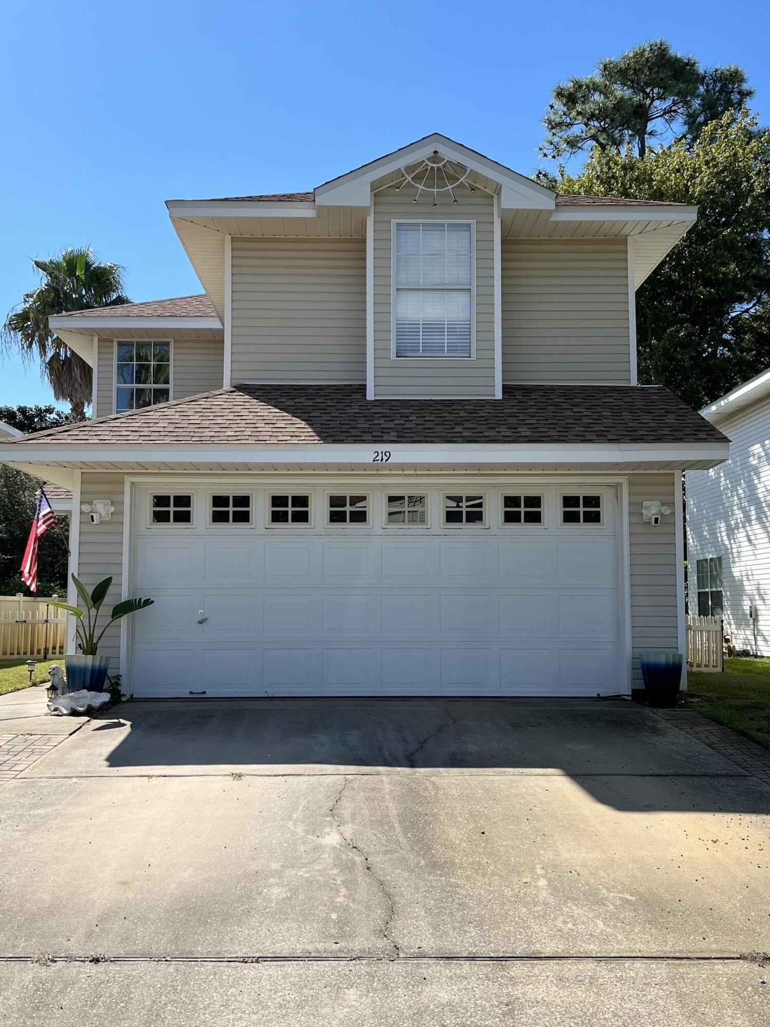 219 Twin Lks Ln  