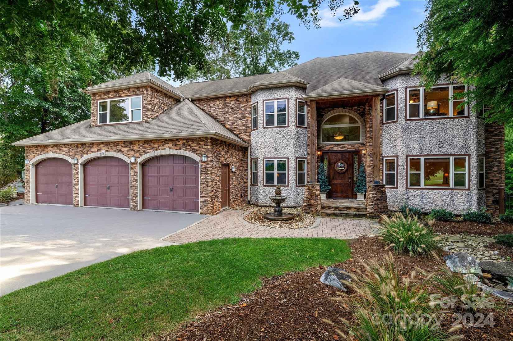 200 Lake Clb Dr  