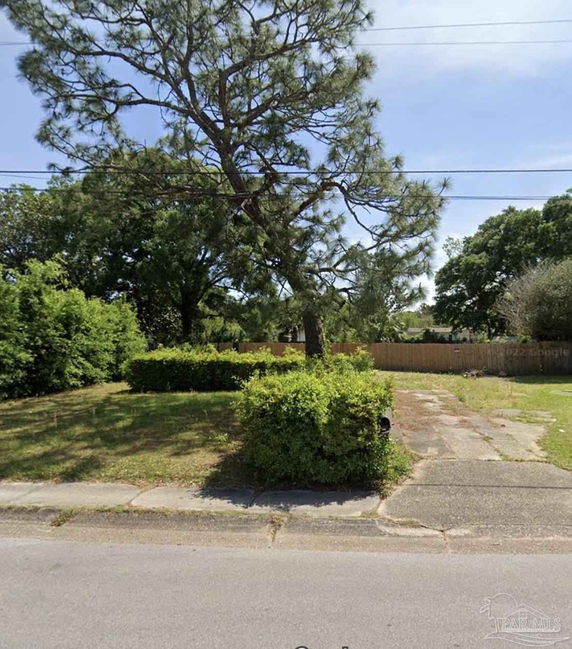 711 Woodland Dr  
