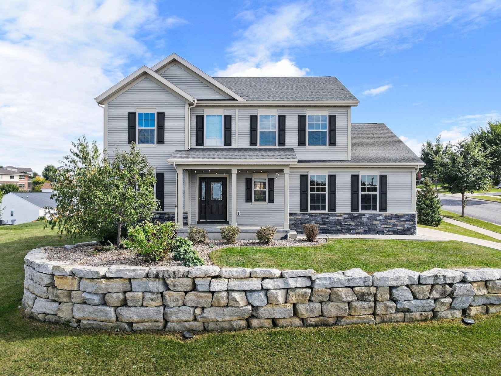 394 W Chapel Royal Dr  